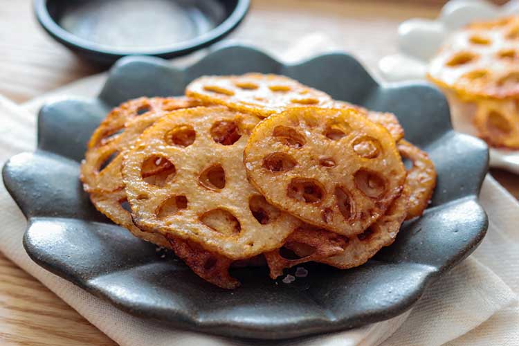 「レンコンの素揚げ」幼稚園・保育園の人気の給食レシピ（富喜屋オリジナル食育レシピ）