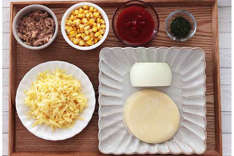 4人分の材料｜「おやつピザ」5分でできる餃子の皮を使ったピザ！幼稚園・保育園の人気の給食レシピ（富喜屋オリジナル食育レシピ）