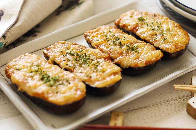 「秋なすのツナマヨ焼き」幼稚園・保育園の人気の給食レシピ(富喜屋オリジナル食育レシピ)