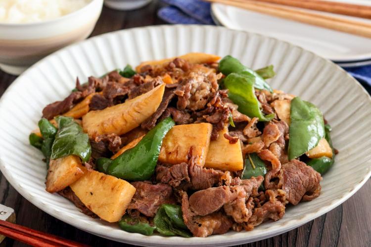 「タケノコと牛肉のオイスター炒め」幼稚園・保育園の人気の給食レシピ（富喜屋オリジナル食育レシピ）