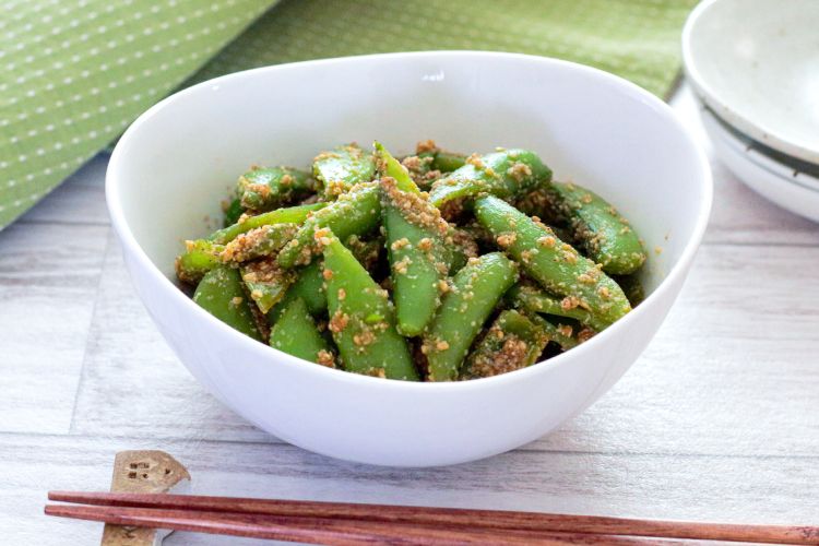 「スナップエンドウの胡麻和え」幼稚園・保育園の人気の給食レシピ（富喜屋オリジナル食育レシピ）