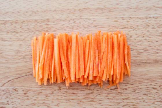 人参は3mm程度の細切り